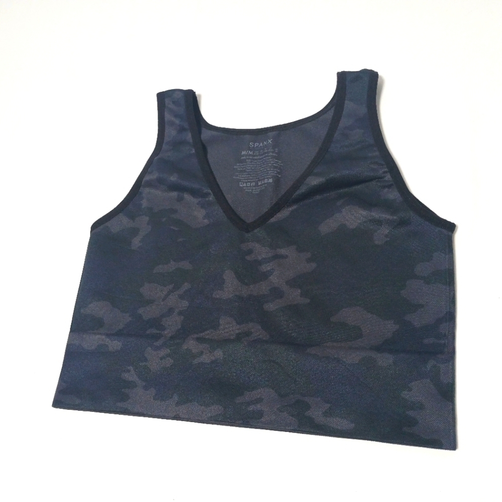 Spanx Seamless Black Camo Crop Tank Size M.
